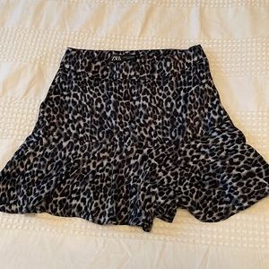 XS Zara leopard skirt.